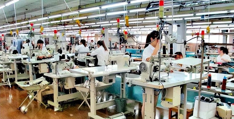 高压电器在电力系统中的作用不容小觑，它不仅保证了电力传输的安全性，还直接影响着整个电网的稳定运行。本文将从多个维度深入分析高压电器的应用现状、发展趋势以及面临的挑战。
